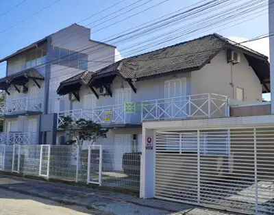 Casa adosada con 02 habitaciones en Playa Mariscal