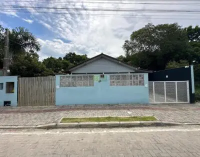 Casa sencilla y acogedora, con 03 habitaciones, en la playa mariscal