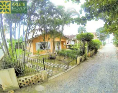 Magnífica casa en una ubicación tranquila en la playa de Porto Belo.