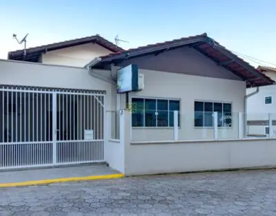 Casa en Bombinhas con 02 habitaciones (primer piso)