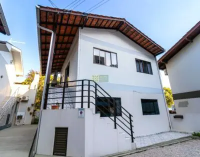 Casa en Bombinhas con 2 habitaciones (casa 04 – Piso alto)