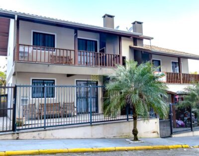 Apartamento (piso alto) de 2 habitaciones, en el centro Bombinhas