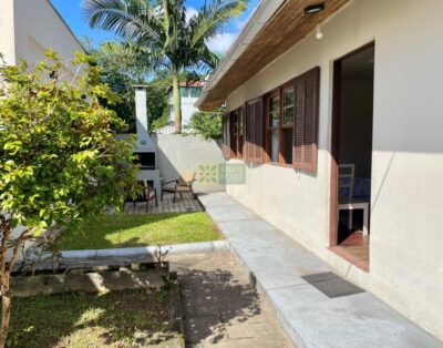 Acogedora Casa en Residencial Familiar – A solo 150 metros de la Playa de Porto Belo